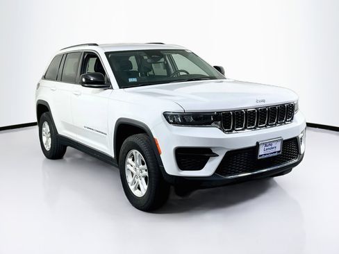 Used 2023 Jeep Grand Cherokee Laredo AWD/4WD image 3