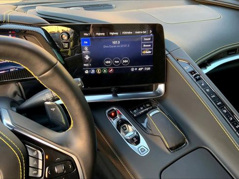 Used 2021 Chevrolet Corvette Stingray Premium Conv w/ Z51 Performance Package image 6