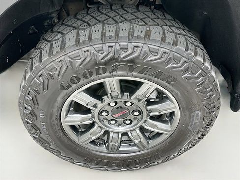 Used 2024 GMC Sierra 1500 AT4X image 32