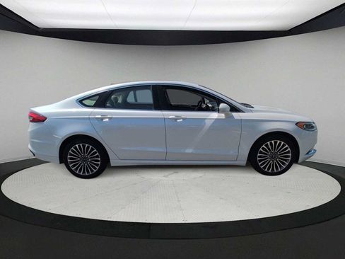 Used 2017 Ford Fusion SE w/ Fusion SE Technology Package AWD/4WD image 9