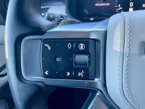 Certified 2025 Land Rover Discovery Metropolitan Edition AWD/4WD image 23