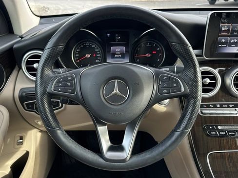 Used 2019 Mercedes-Benz GLC 300 4MATIC image 10