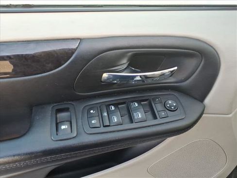 Used 2019 Dodge Grand Caravan SE FWD image 22