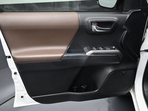 Certified 2017 Toyota Tacoma Limited w/ Tow Package AWD/4WD image 10