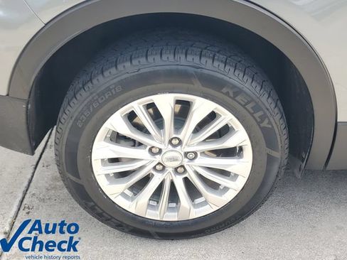 Certified 2024 Cadillac XT4 Luxury FWD image 8