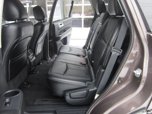 Used 2015 Nissan Pathfinder Platinum w/ Cargo Package image 7