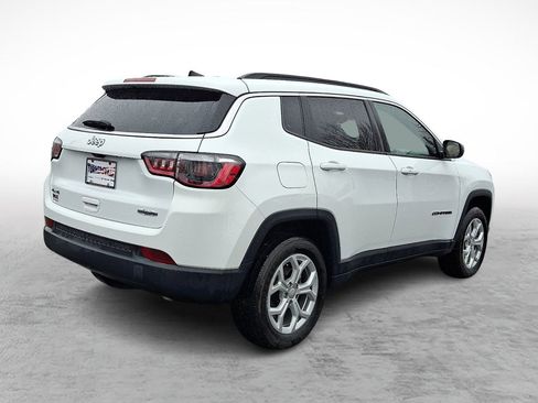 Used 2024 Jeep Compass Latitude w/ Sun and Sound Group image 5