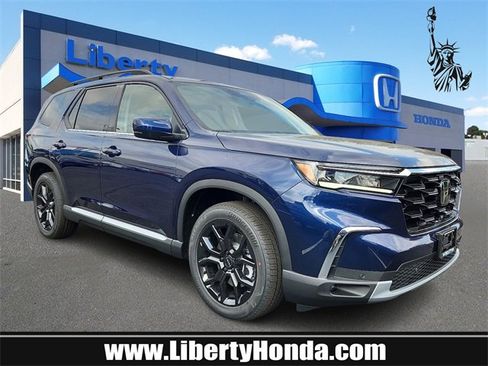 New 2025 Honda Pilot Touring image 1