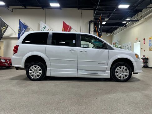 Used 2017 Dodge Grand Caravan SE w/ Power Window Group image 8