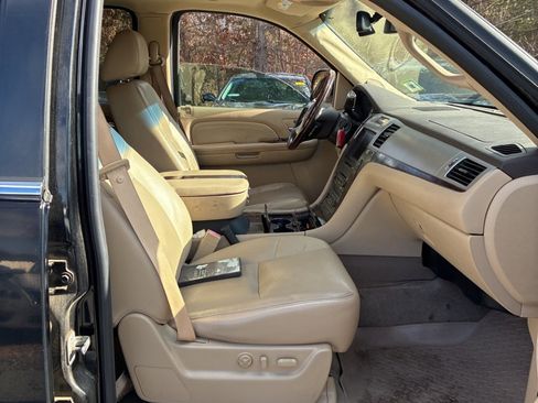 Used 2009 Cadillac Escalade AWD image 18