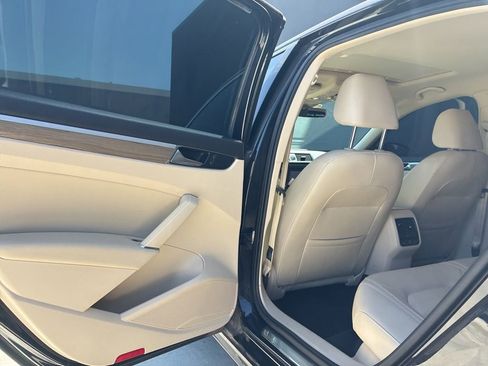 Used 2017 Volkswagen Passat 1.8T SEL Premium FWD image 13