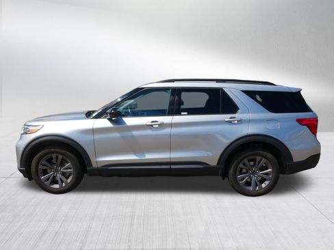 Used 2024 Ford Explorer XLT w/ Equipment Group 202A AWD/4WD image 4
