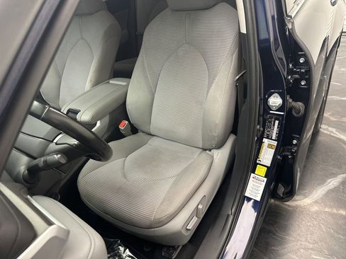 Used 2020 Toyota Highlander LE image 17