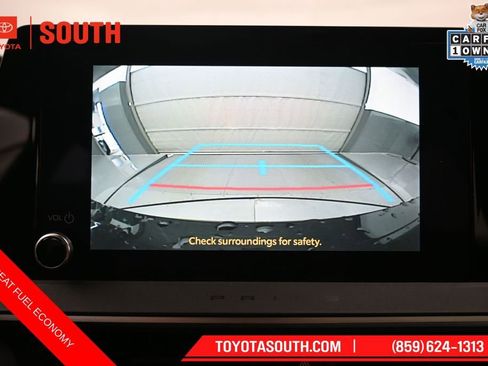 Used 2025 Toyota Prius LE FWD image 19