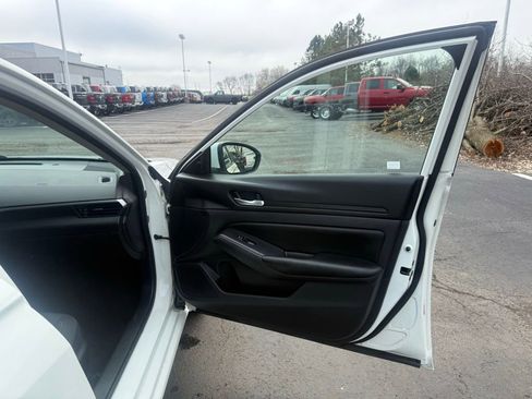 Used 2022 Nissan Altima 2.5 S AWD/4WD image 39