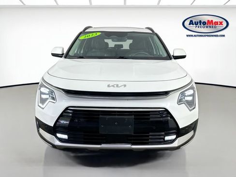 Used 2023 Kia Niro SX Touring FWD image 7