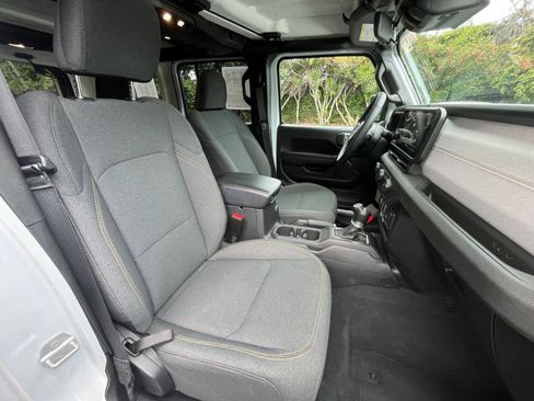 Used 2025 Jeep Wrangler Sport S image 35