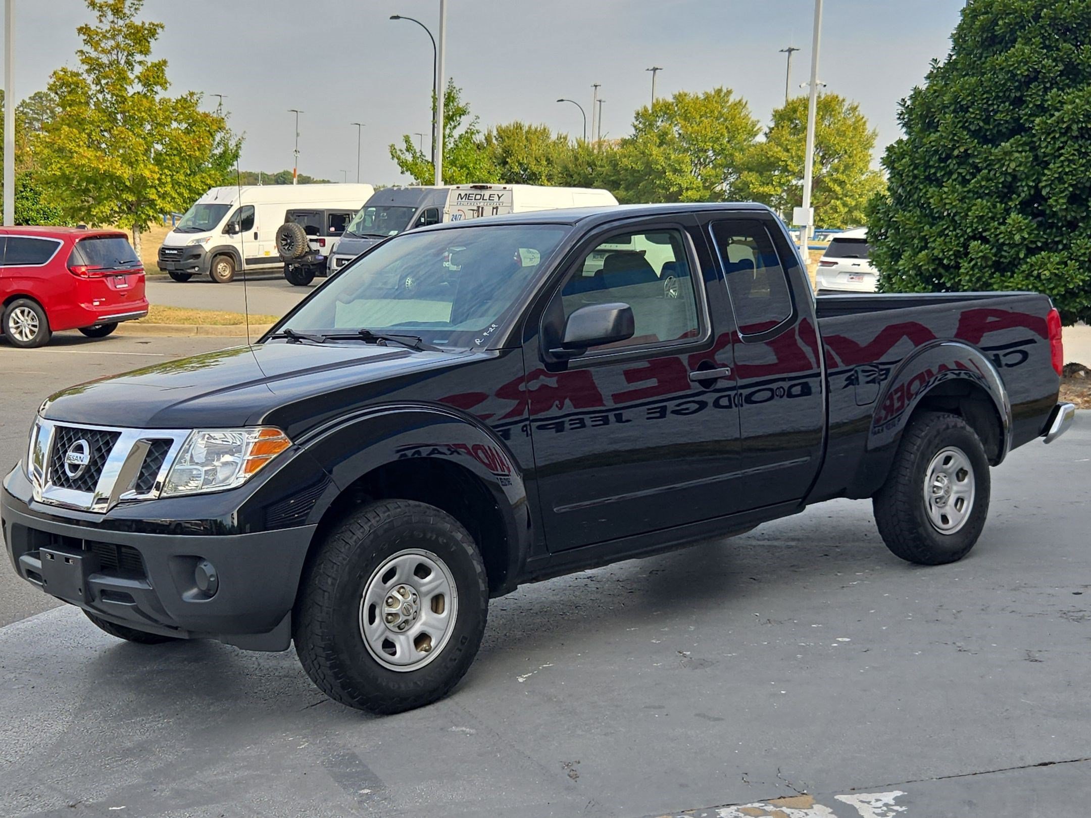 Used 2015 Nissan Frontier S w/ S Preferred Package RWD image 3