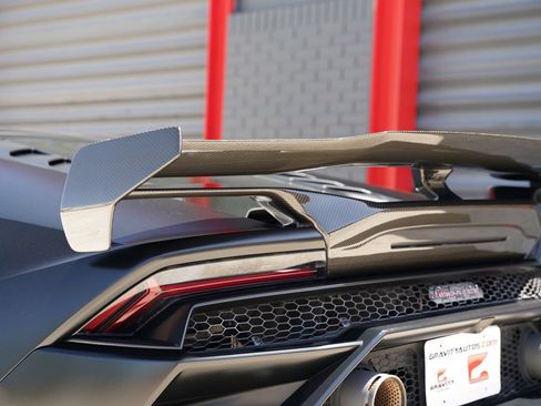 Used 2021 Lamborghini Huracan EVO RWD image 16