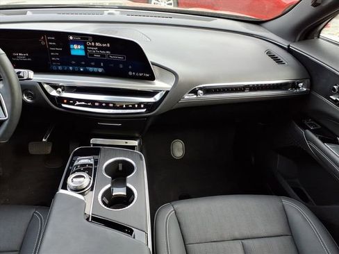 Used 2024 Cadillac Lyriq Sport AWD/4WD image 17