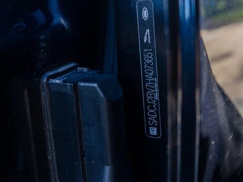 Used 2017 Jaguar F-PACE Premium image 80