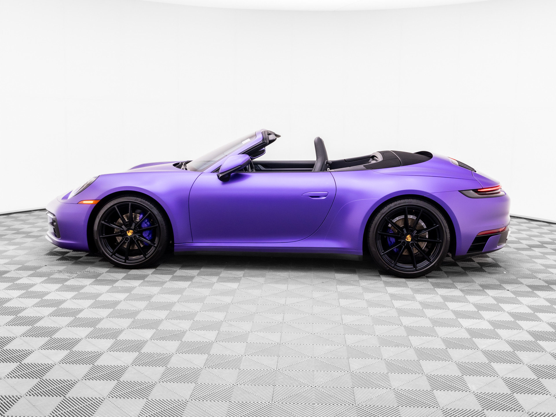 Used 2020 Porsche 911 Carrera 4 AWD/4WD image 2
