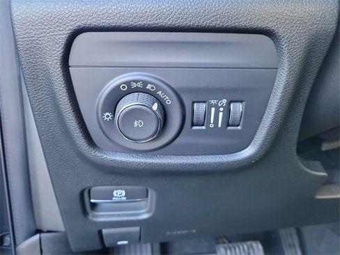 New 2025 Jeep Grand Cherokee Limited w/ Trailer Tow Package image 10