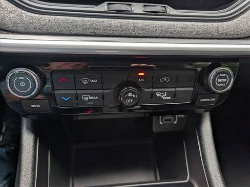Used 2022 Jeep Compass Latitude AWD/4WD image 32