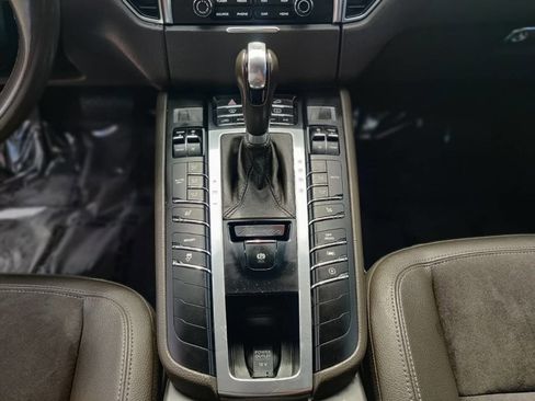 Used 2018 Porsche Macan AWD/4WD image 18