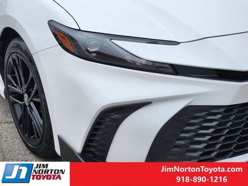 Used 2025 Toyota Camry SE image 9