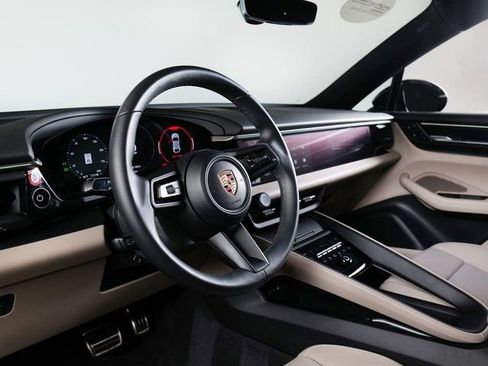 Certified 2025 Porsche Macan 4S Electric image 4