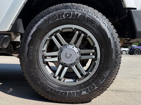 Used 2009 Jeep Wrangler Sahara w/ Dual Top Group AWD/4WD image 8