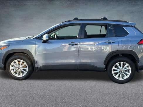 Used 2022 Toyota Corolla Cross LE AWD/4WD image 3