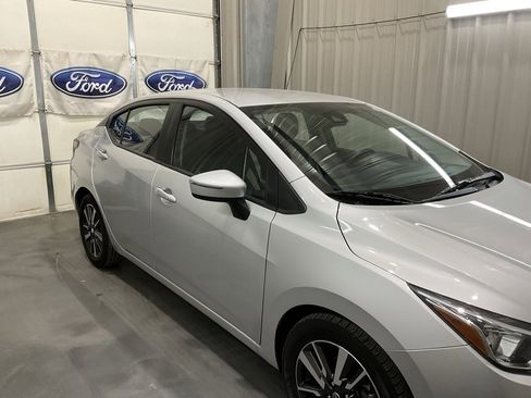 Used 2021 Nissan Versa SV image 4