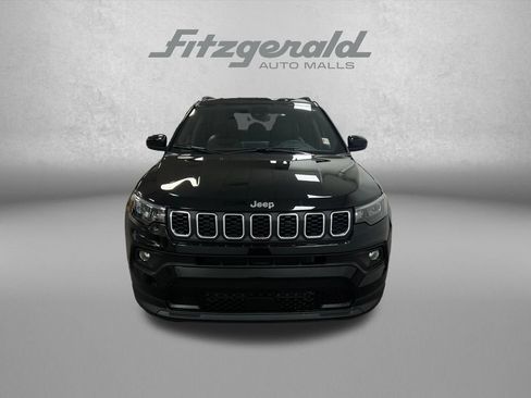 Used 2025 Jeep Compass Latitude AWD/4WD image 10