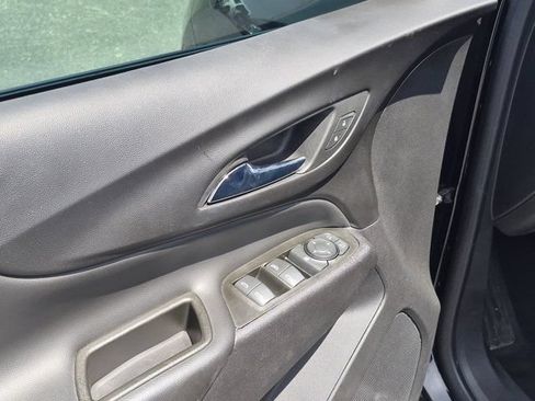 Used 2022 Chevrolet Equinox LT FWD image 11