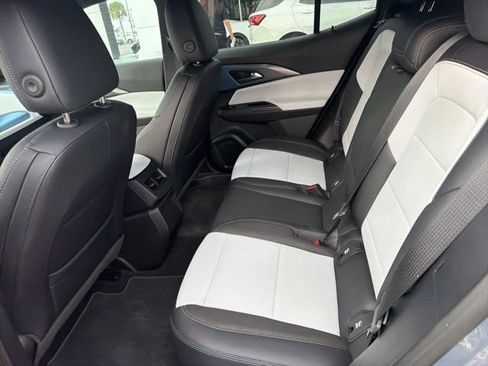 Used 2025 Chevrolet Equinox EV LT image 8