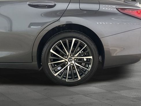 Certified 2025 Lexus ES 300h w/ Premium Package image 18