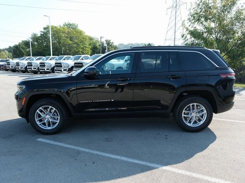 New 2025 Jeep Grand Cherokee Laredo w/ Luxury Tech Group I AWD/4WD image 11