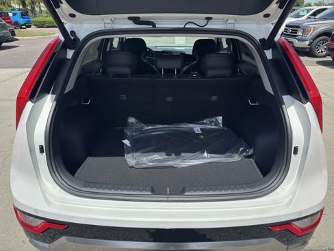 New 2025 Kia Niro SX image 9