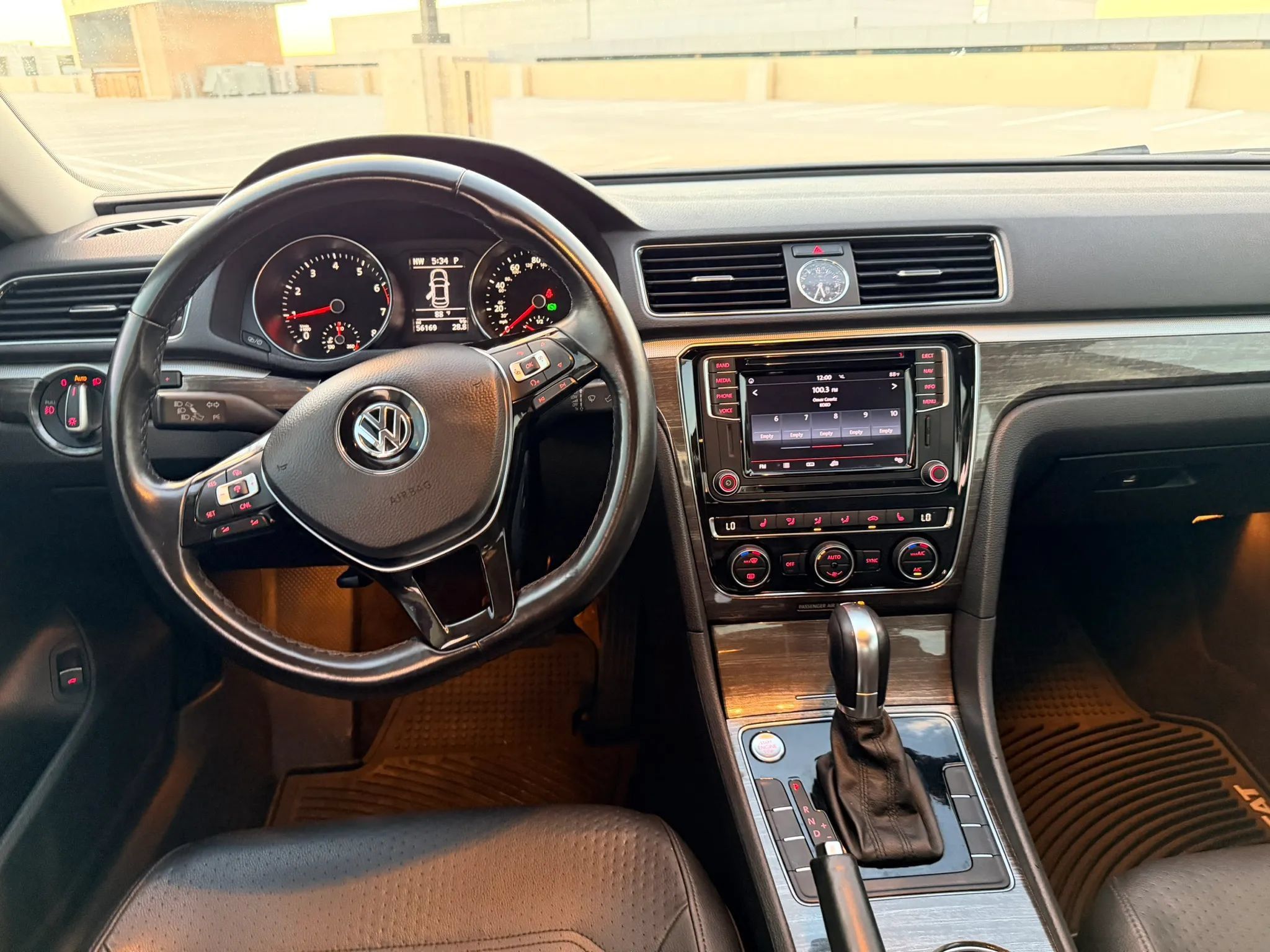 Used 2016 Volkswagen Passat 1.8T SE FWD image 10
