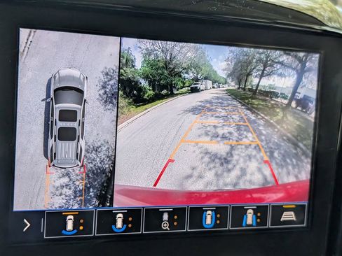 Used 2021 Chevrolet Traverse LT w/ LT Premium Package image 33