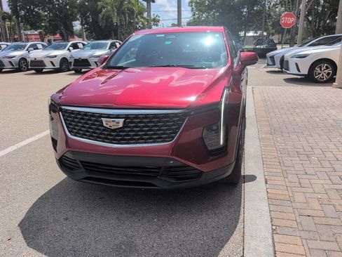 Used 2024 Cadillac XT4 Luxury FWD image 3