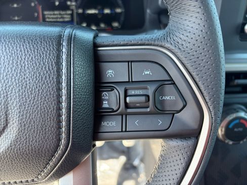 Used 2025 Toyota Tacoma TRD Sport AWD/4WD image 15