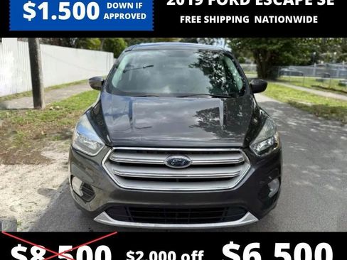 Used 2019 Ford Escape SE image 2