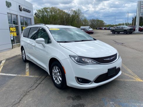 Used 2020 Chrysler Pacifica Touring-L w/ Advanced Safetytec Group FWD image 7