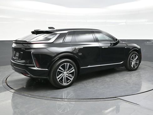 Certified 2024 Cadillac Lyriq Luxury AWD/4WD image 7