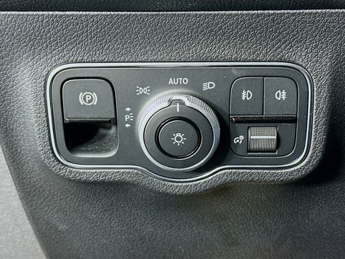 Used 2024 Mercedes-Benz GLB 250 image 17
