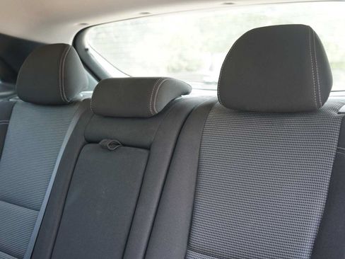 Used 2016 Hyundai Elantra GT FWD image 17