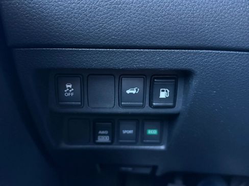 Used 2018 Nissan Rogue SV image 21